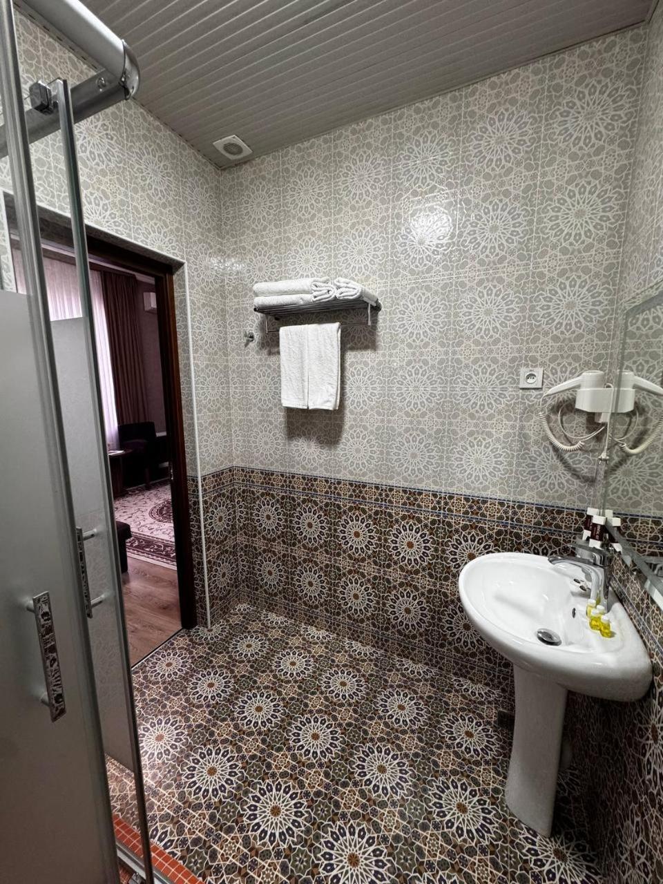 Ark Billur Halal Hotel タシュケント エクステリア 写真